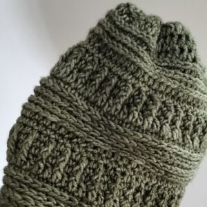 Fiori Merino Silk yarn showing beautiful sheen, drape and stitch definition 